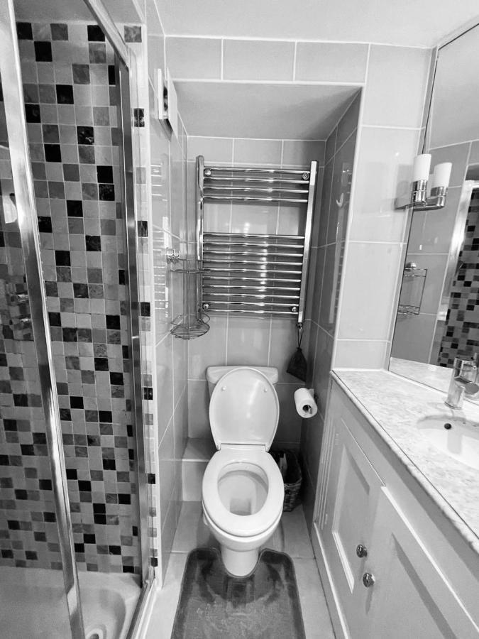 Discreet In Kensington
